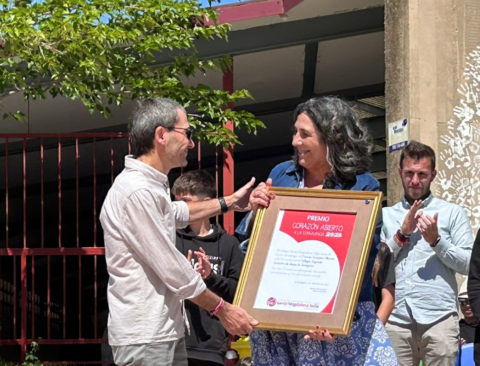 PREMIO CORAZÓN ABIERTO AL COLEGIO SAGRADO CORAZÓN   DE JESÚS DE ZARAGOZA